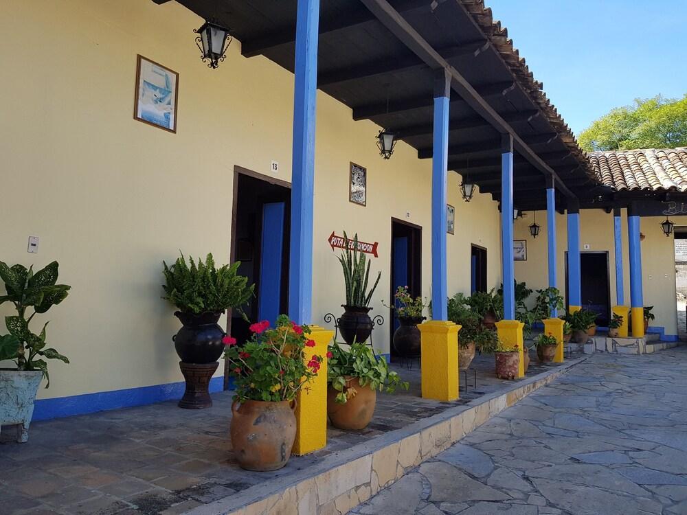 Hotel Lirice Colonial كوميتان د دومينغوز المظهر الخارجي الصورة